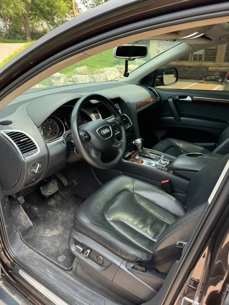 奥迪Q7 后面外观一