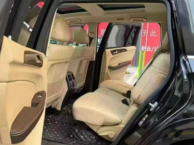 奔驰GLS 后面外观一