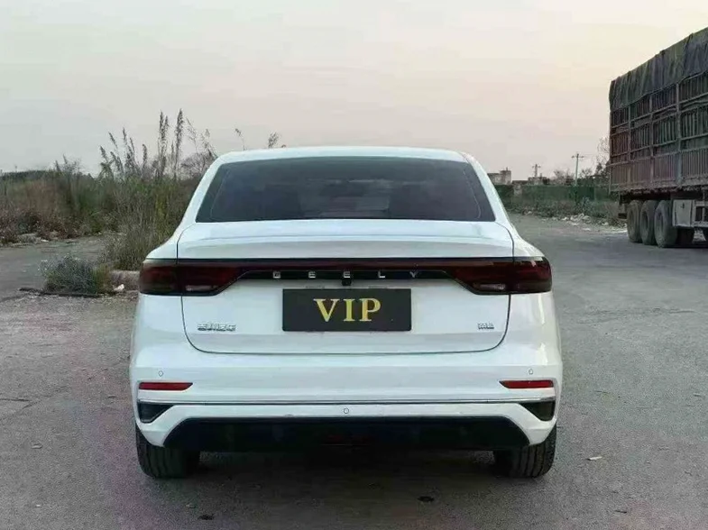 吉利帝豪 内饰后排