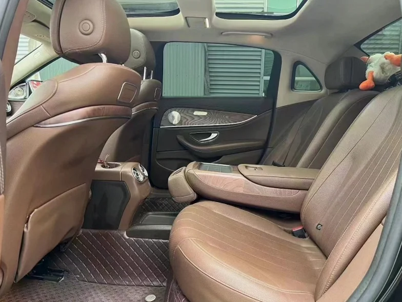 奔驰E 后面外观二