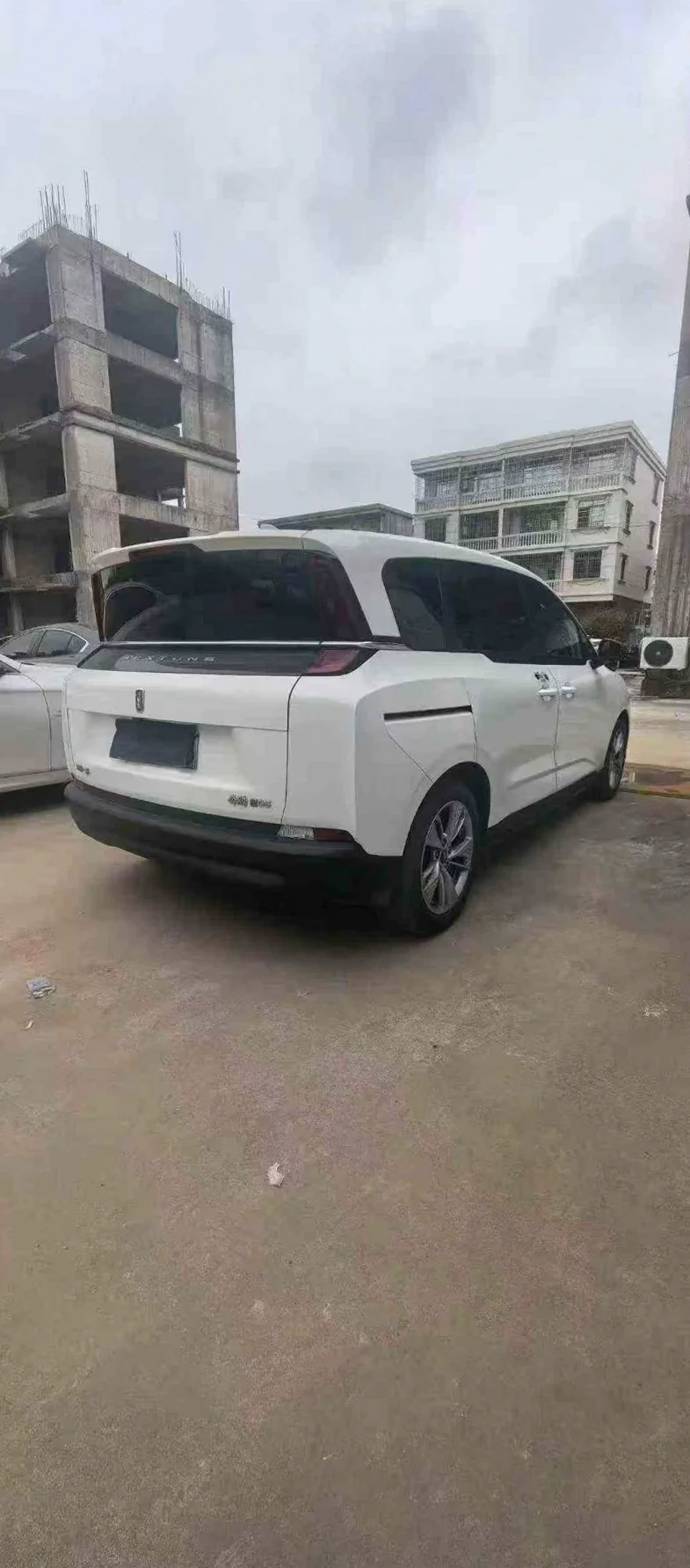 奔腾E05 后面外观二