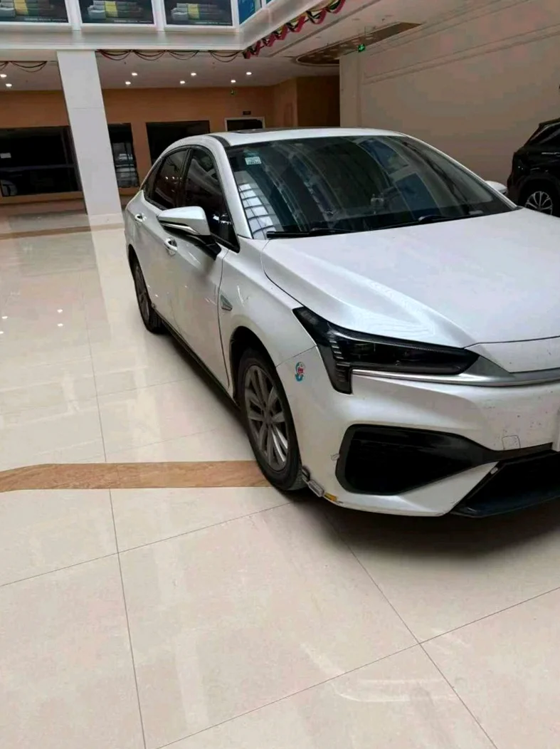 传祺埃安S 正面外观二