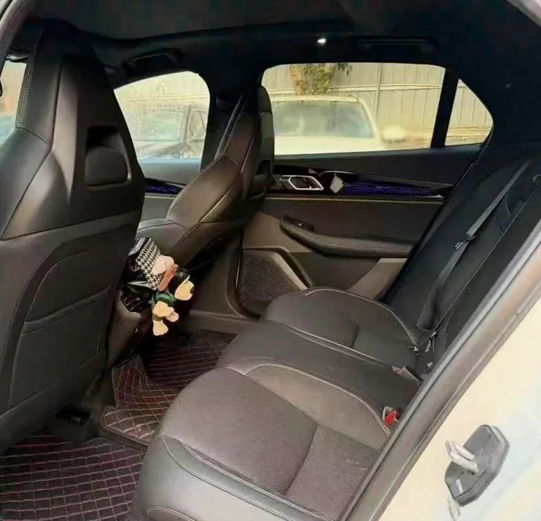 领克03 后面外观一