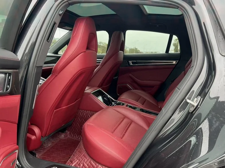 保时捷帕拉梅拉 后面外观二