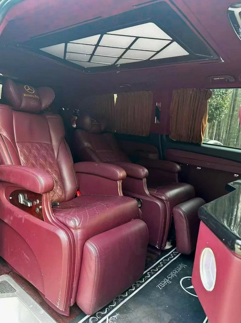 奔驰V 正面外观三