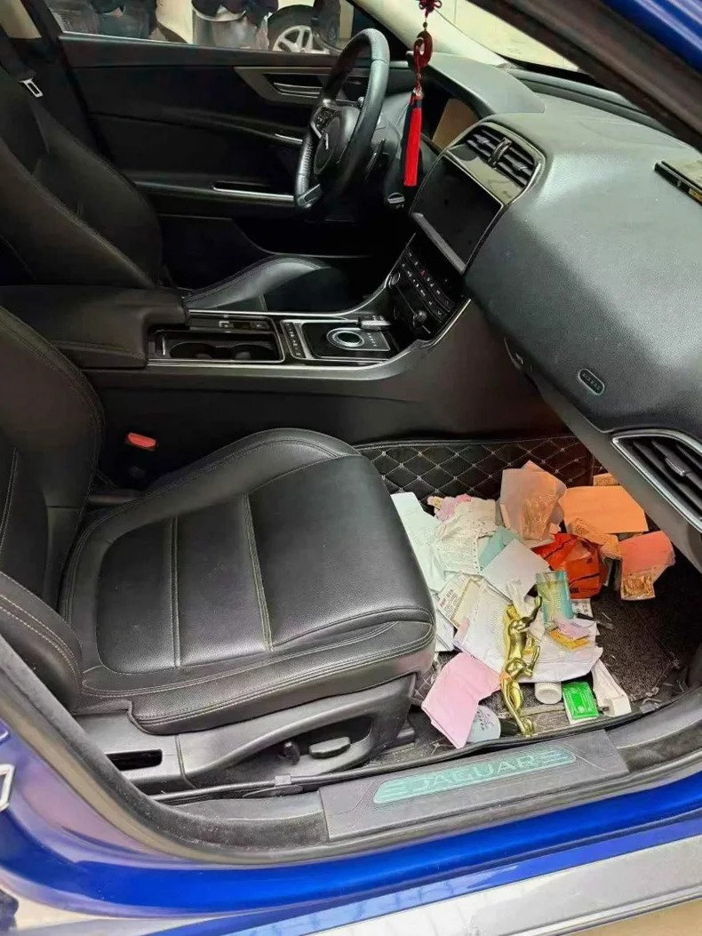 捷豹XEL 后面外观一