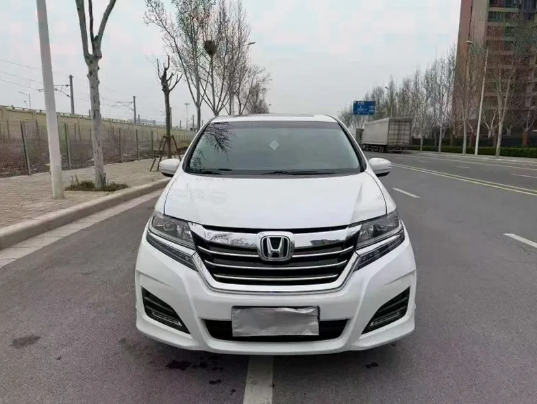 18年本田艾力绅 2.4排量双电动门