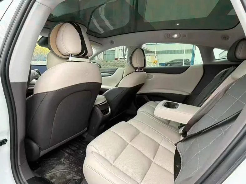 智己LS6 后面外观二