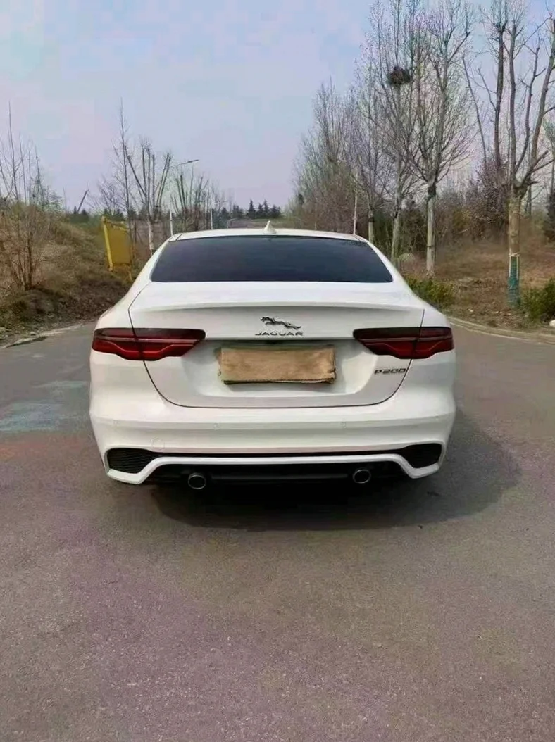 捷豹XEL 内饰后排