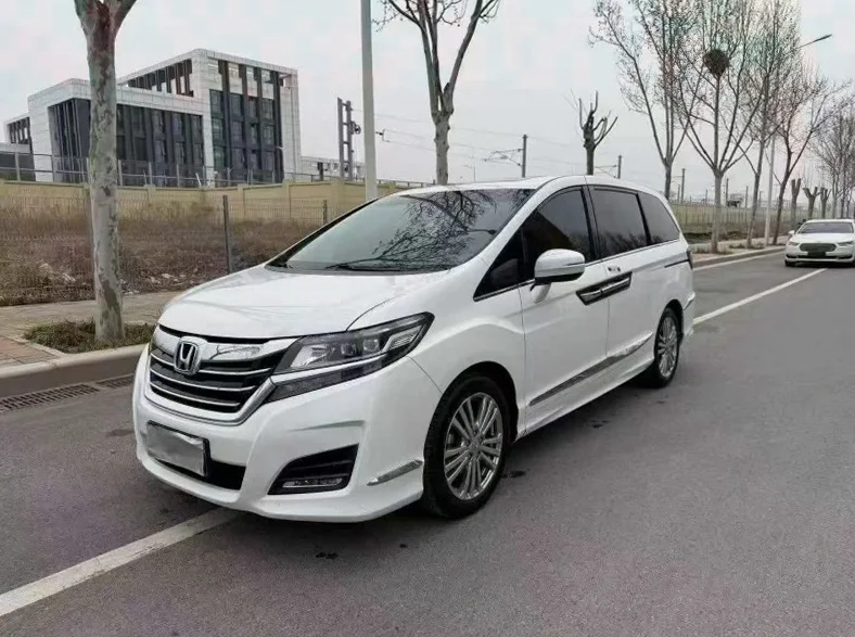 本田艾力绅 正面外观二