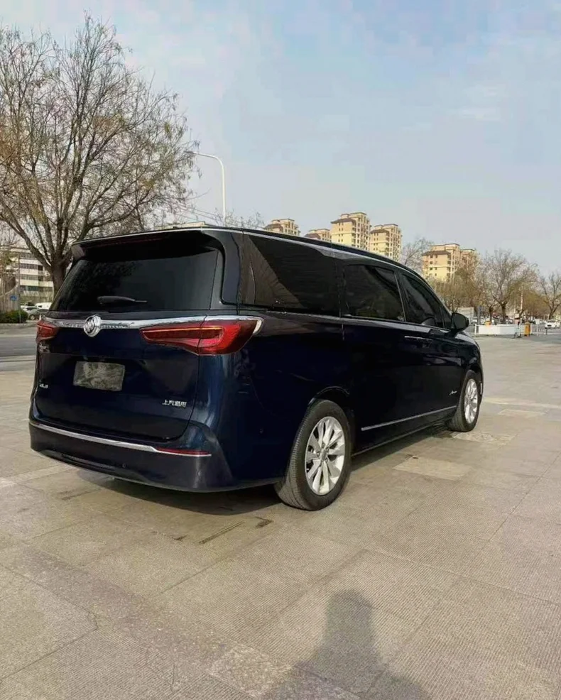 别克GL8 后面外观二