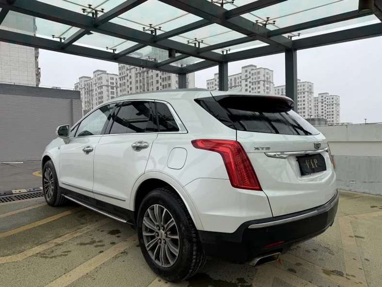 凯迪拉克XT5 驾驶室