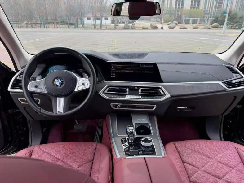 宝马X5 后面外观一