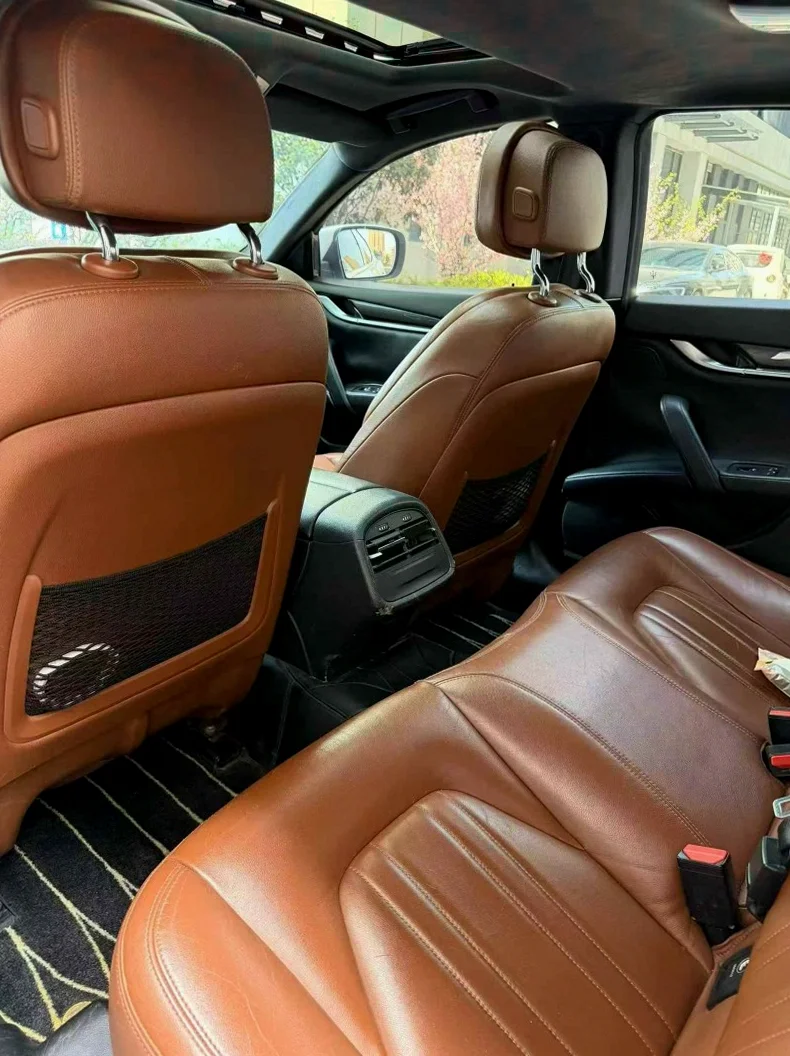 玛莎拉蒂Ghibli 正面外观三