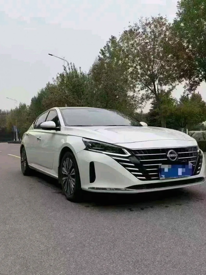 日产天籁 正面外观二