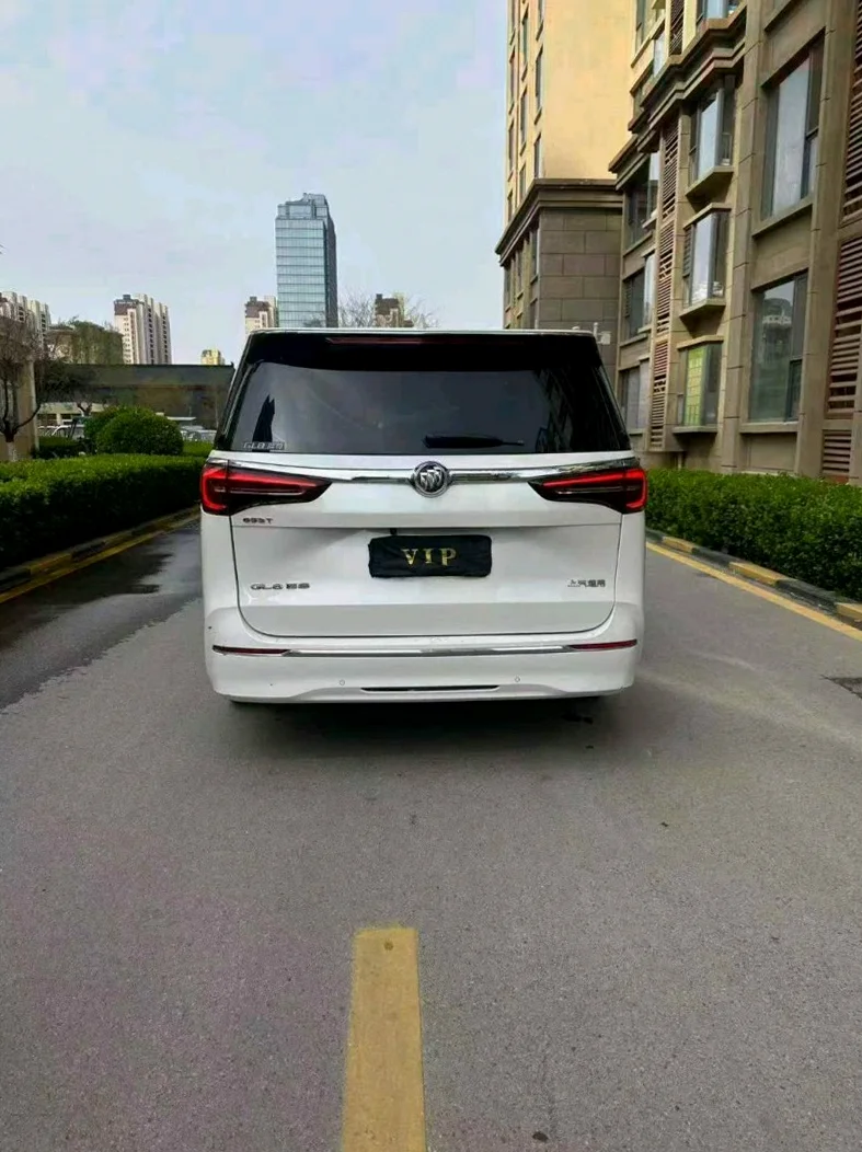 别克GL8 内饰前排