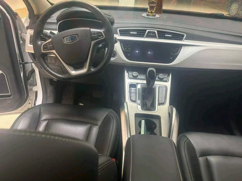 吉利博越 内饰前排