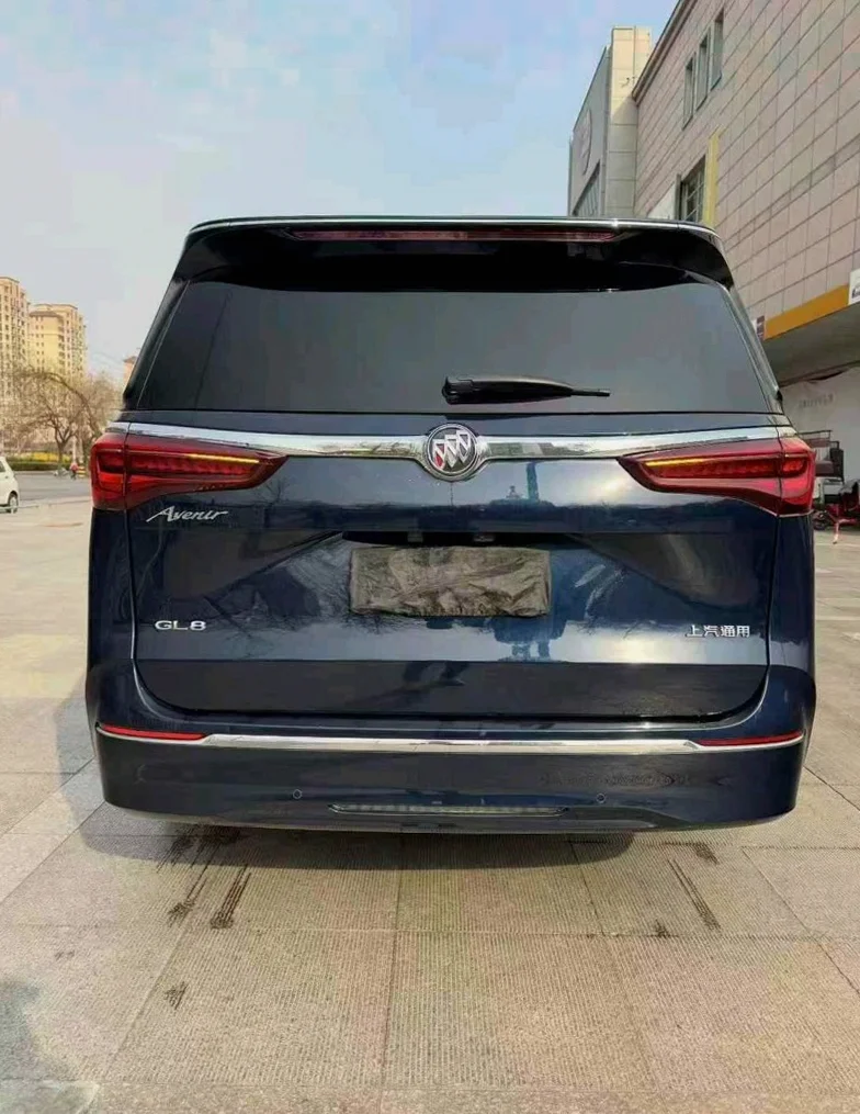 别克GL8 后面外观一