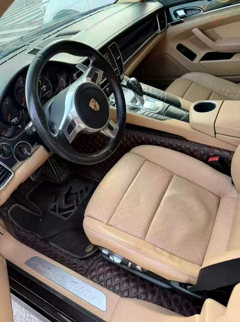 保时捷帕拉梅拉 后面外观三