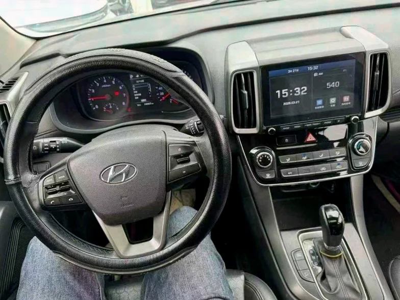 现代ix35 内饰前排