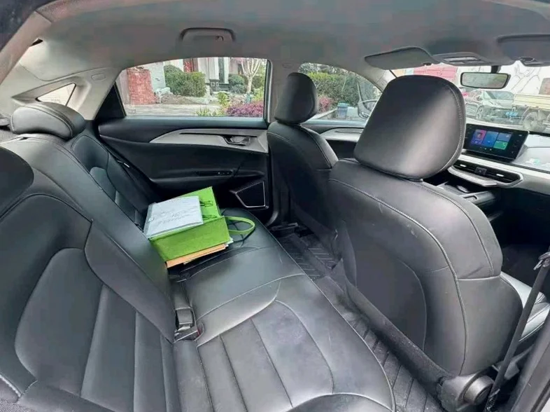 吉利几何 内饰后排