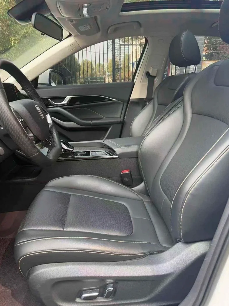 奔腾B70 内饰后排