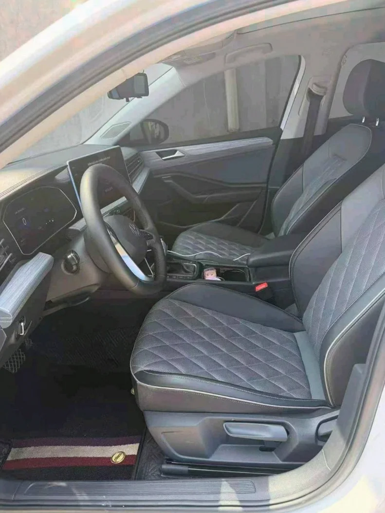 大众速腾 内饰前排