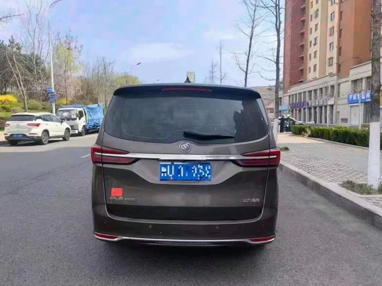 别克GL8 后面外观三