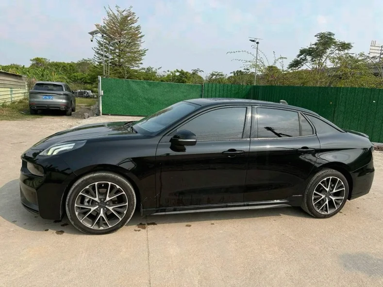 领克03 正面外观三