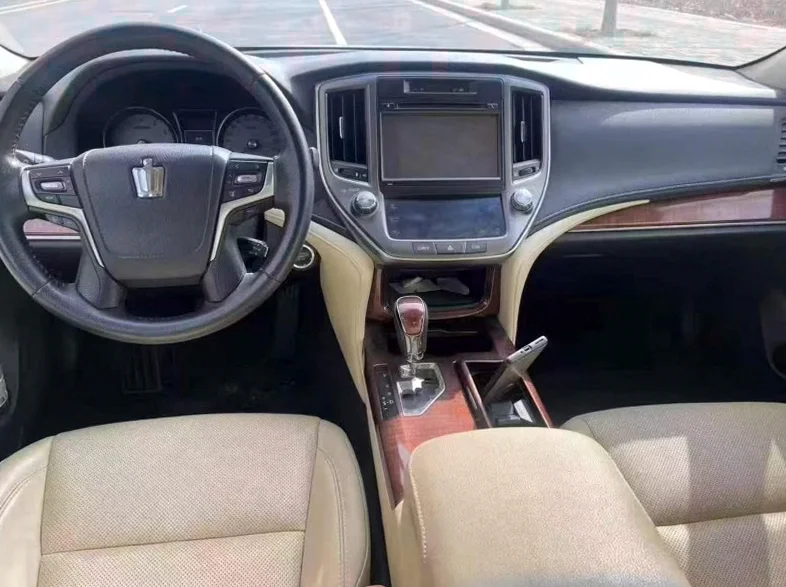 丰田皇冠 后面外观三