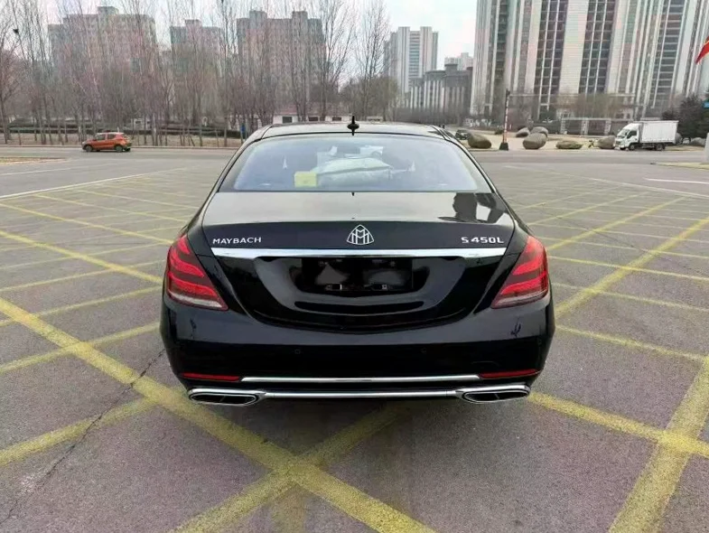 奔驰S 正面外观二