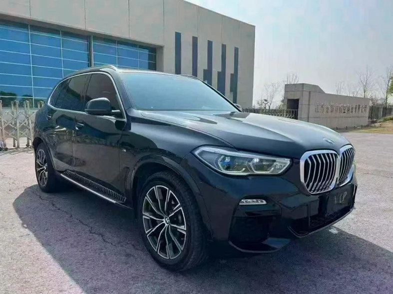 宝马X5 正面外观二