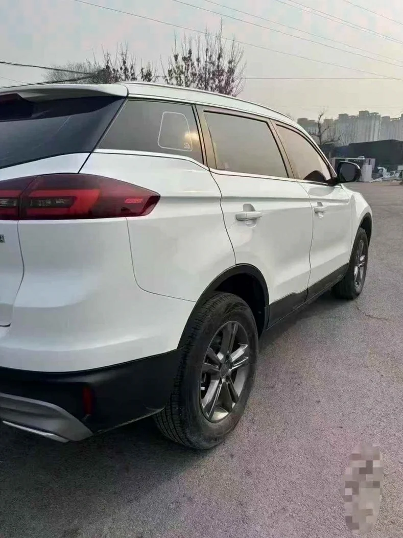 吉利博越 内饰后排