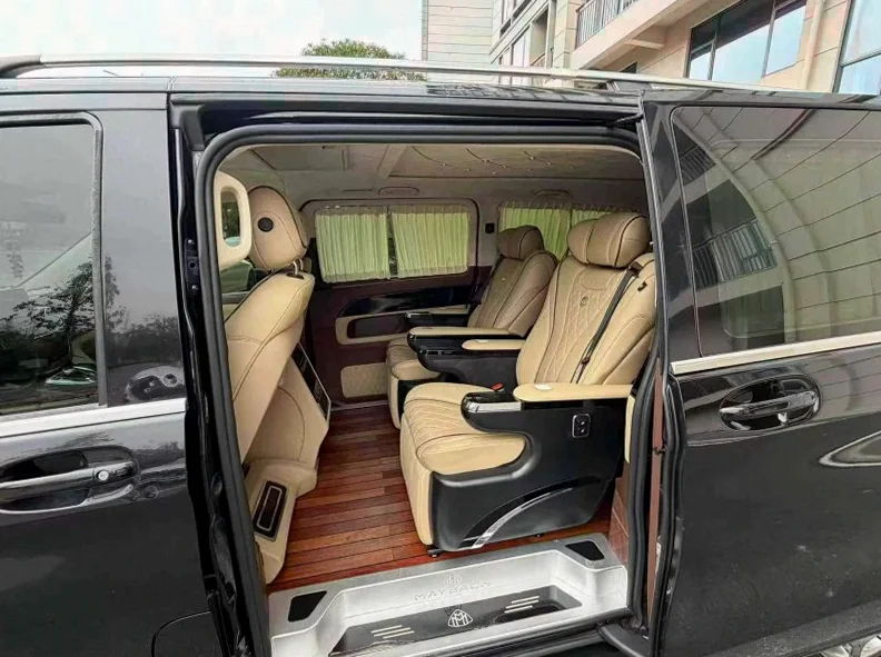 奔驰V 内饰前排