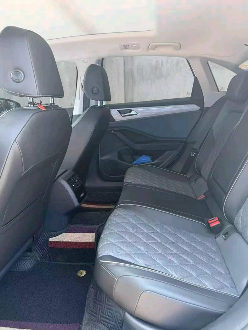 大众速腾 内饰后排