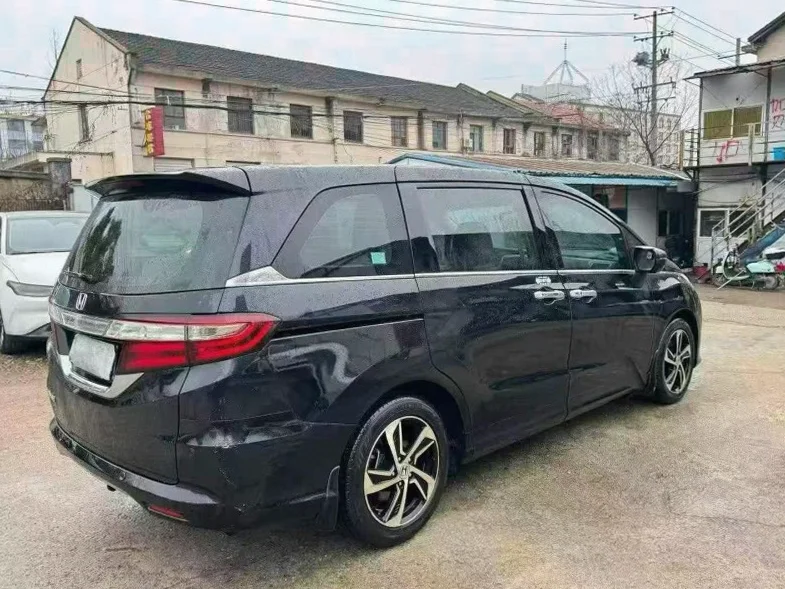 本田奥德赛 内饰后排