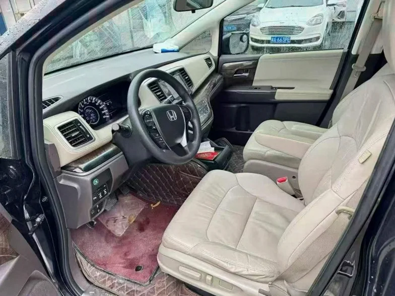 本田奥德赛 后面外观一