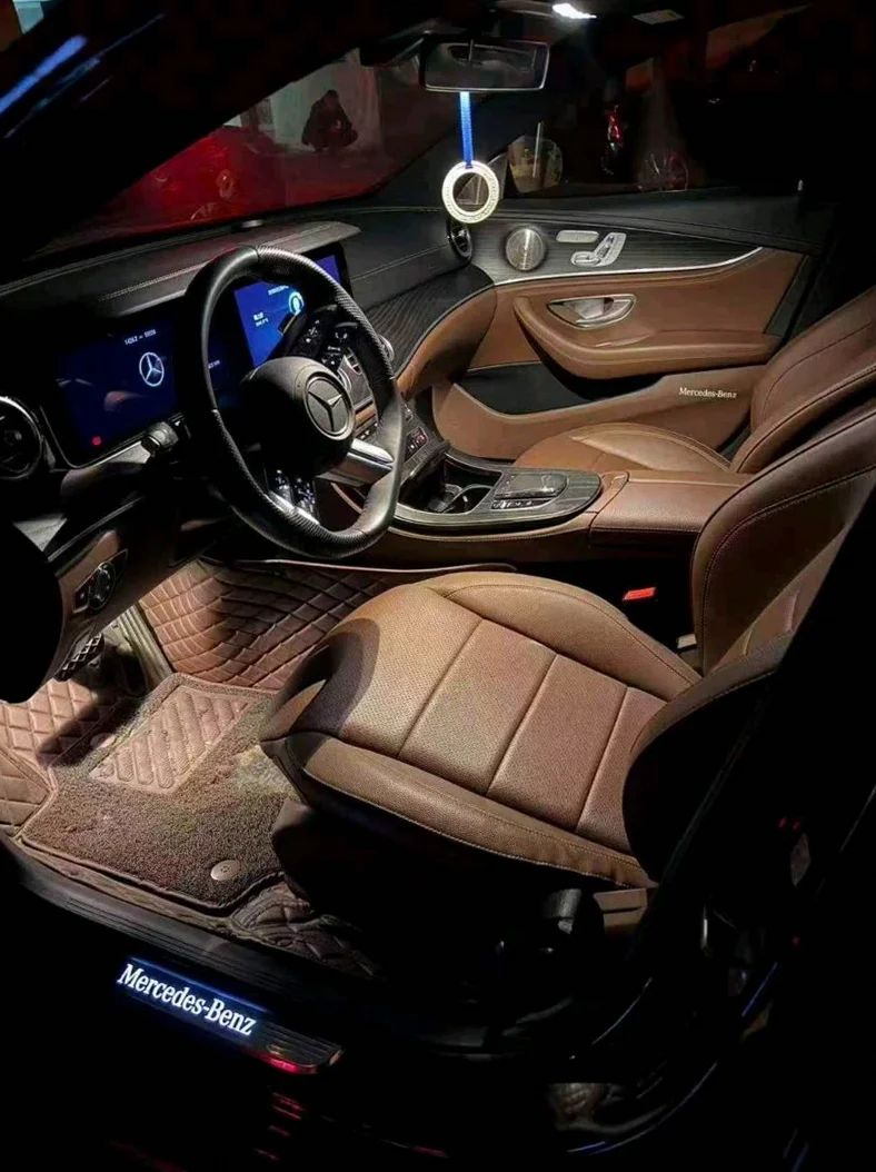 奔驰E 正面外观三