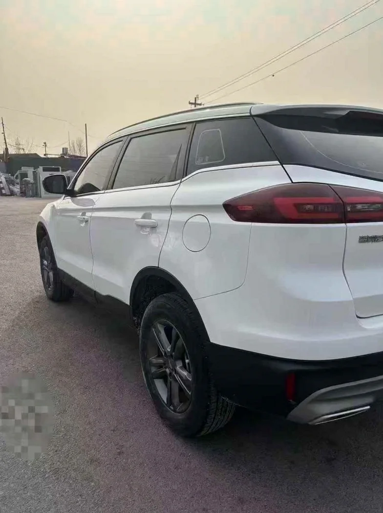 吉利博越 驾驶室