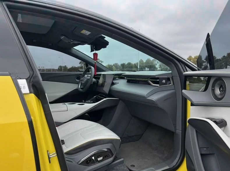 路特斯ELETRE 后面外观三