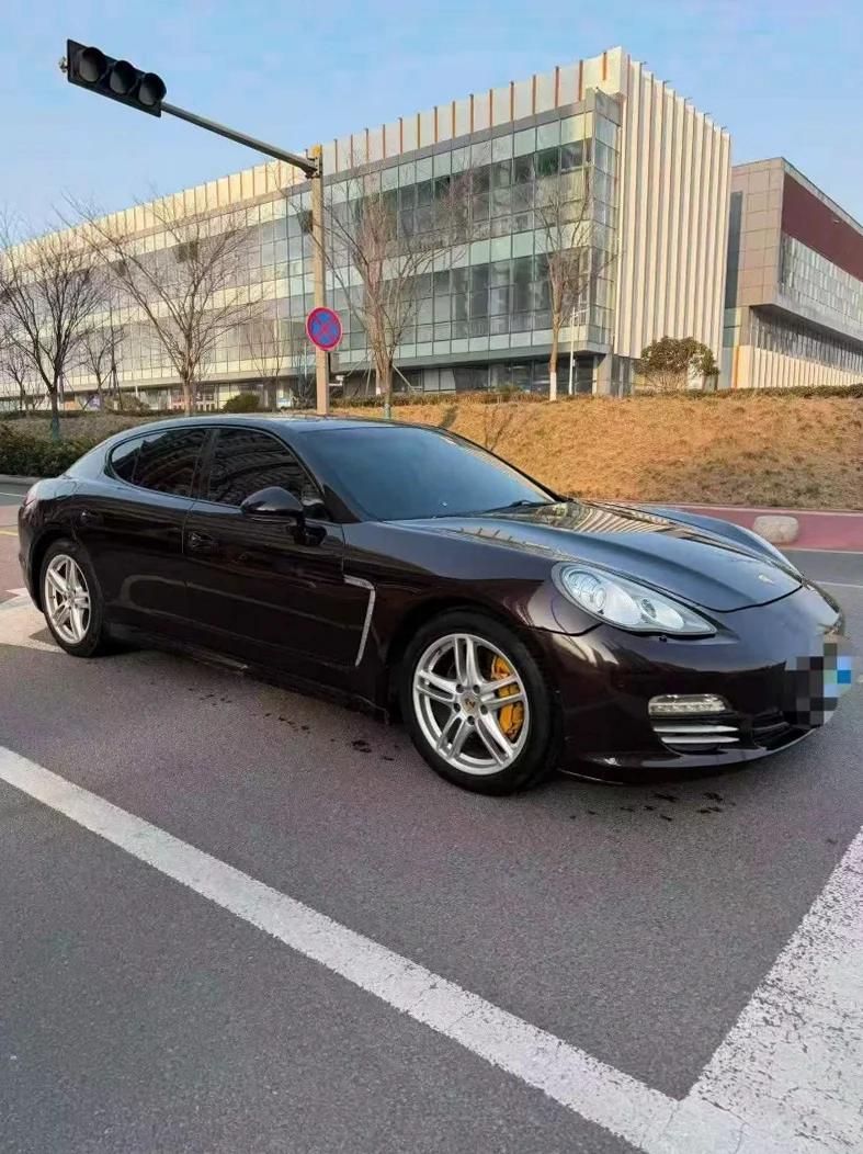 保时捷帕拉梅拉 正面外观二