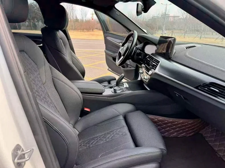 宝马5系 正面外观三