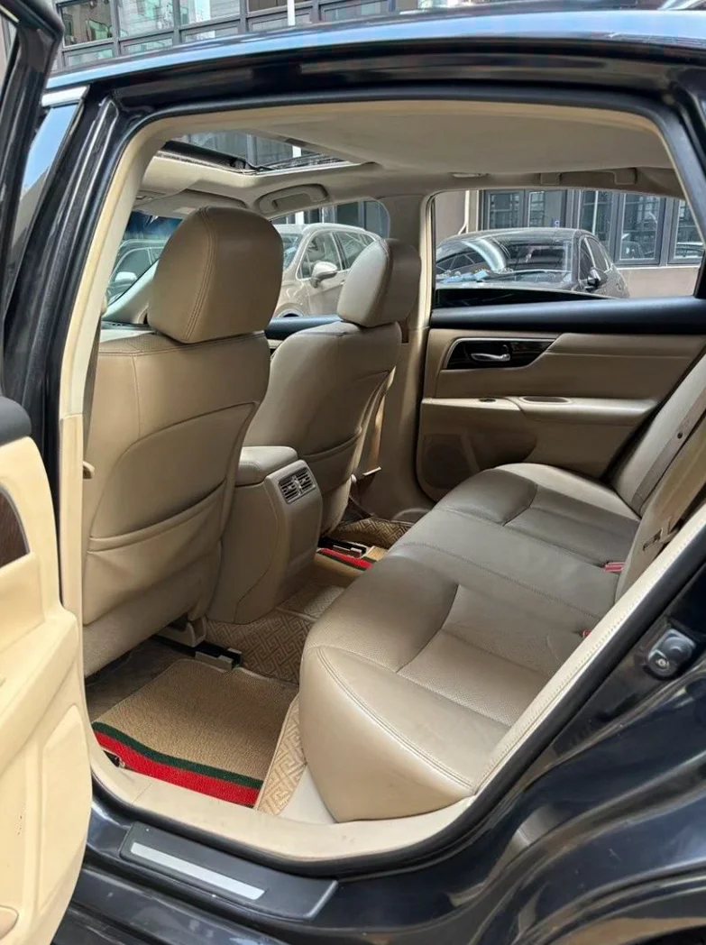 日产天籁 后面外观二