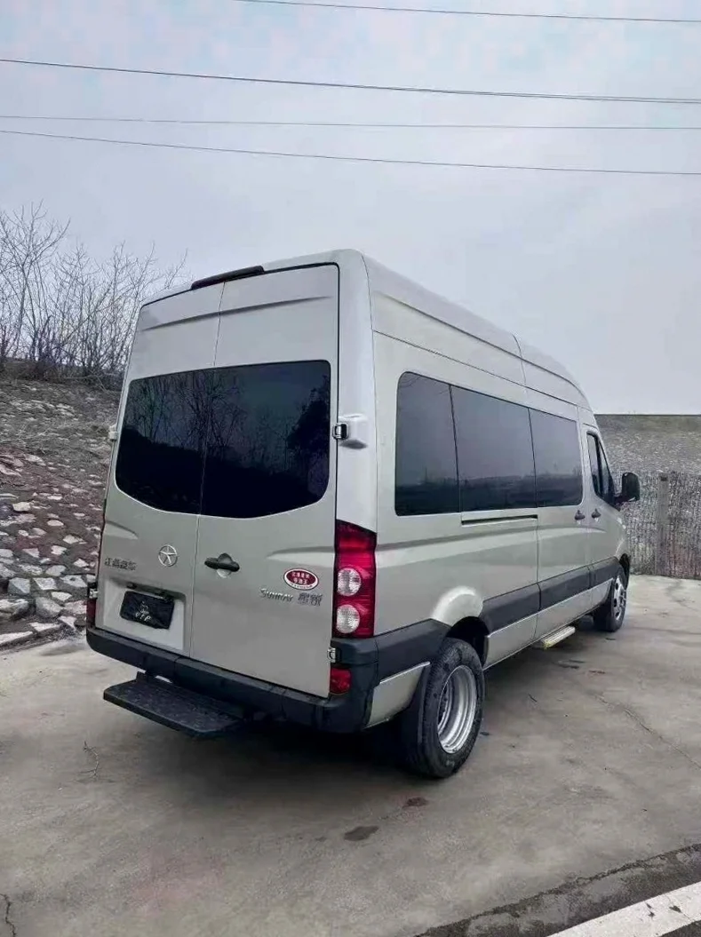 江淮星锐 内饰前排