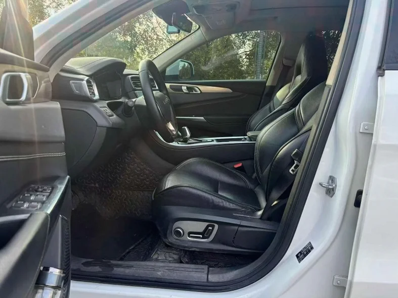 领克01 后面外观三