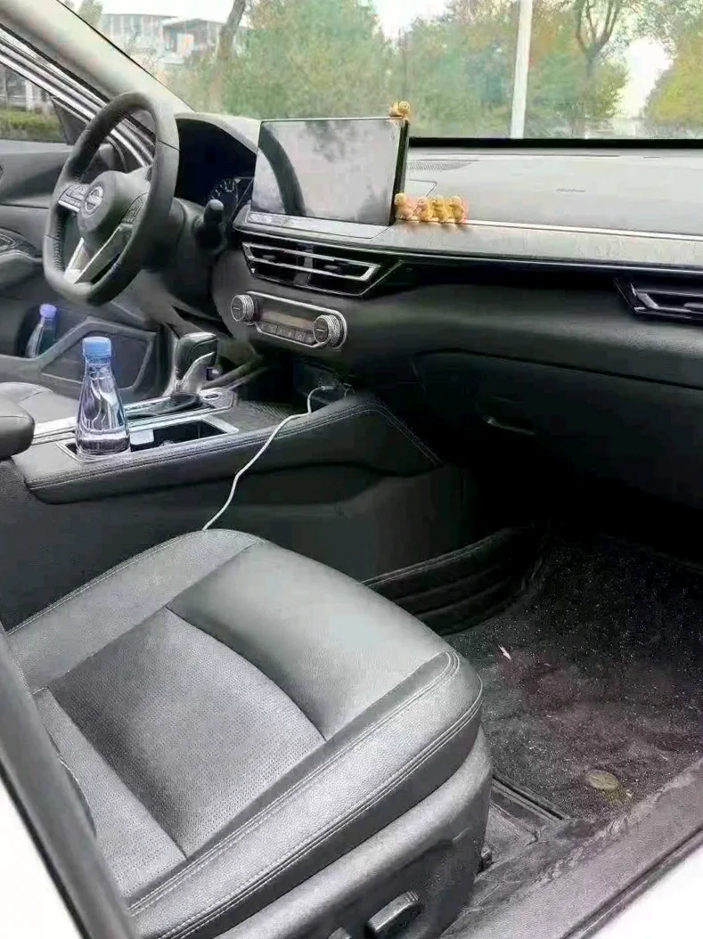 日产天籁 后面外观一