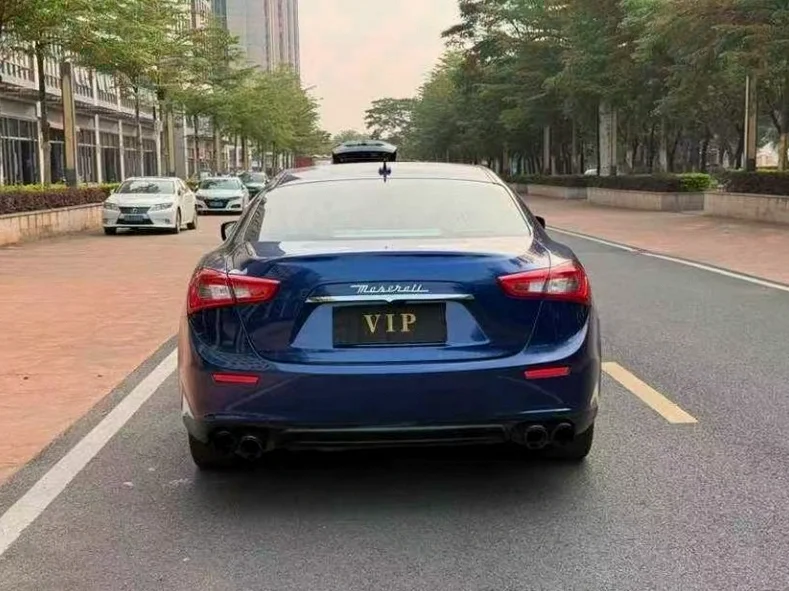 玛莎拉蒂Ghibli 驾驶室