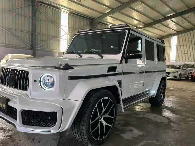 奔驰G 正面外观二
