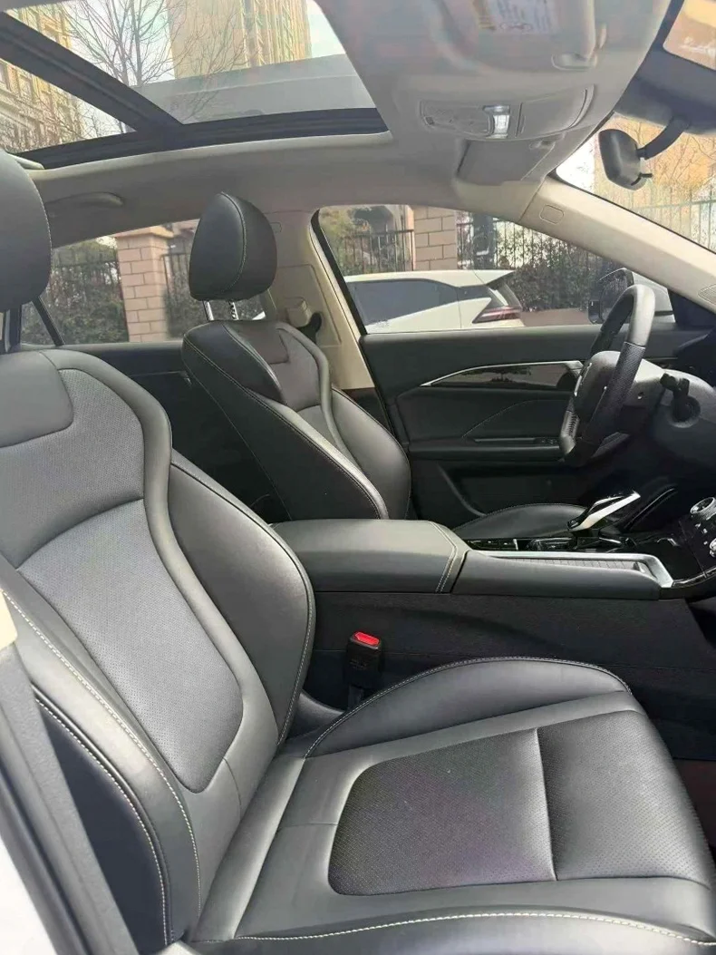 奔腾B70 内饰前排