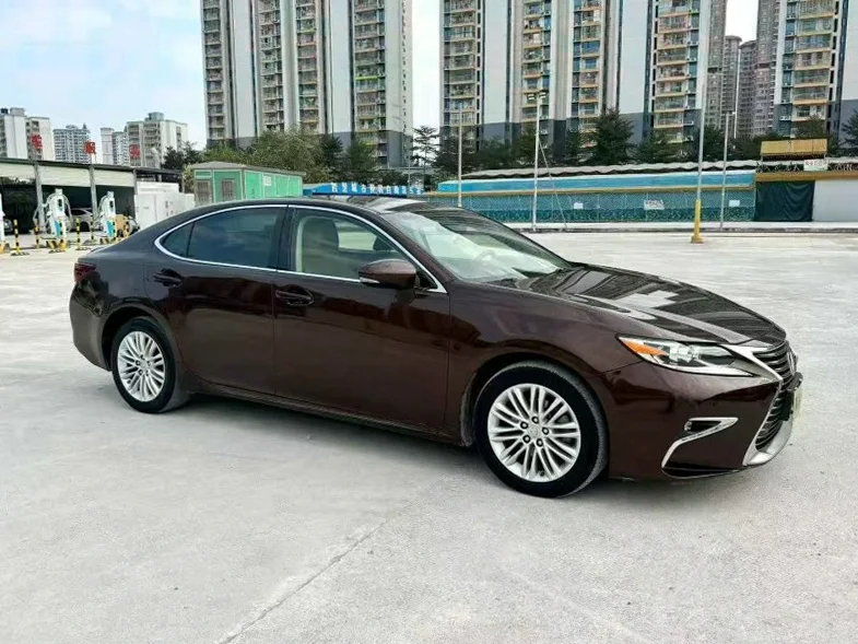 雷克萨斯ES 正面外观二